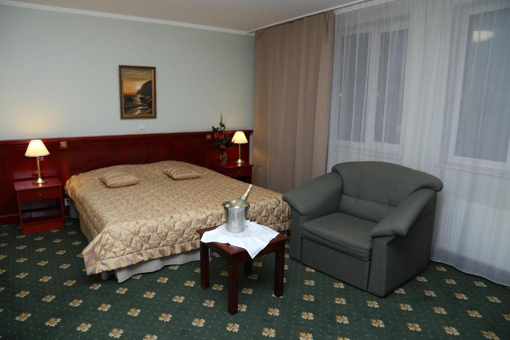 Draakon Hotel Tartu Exterior photo